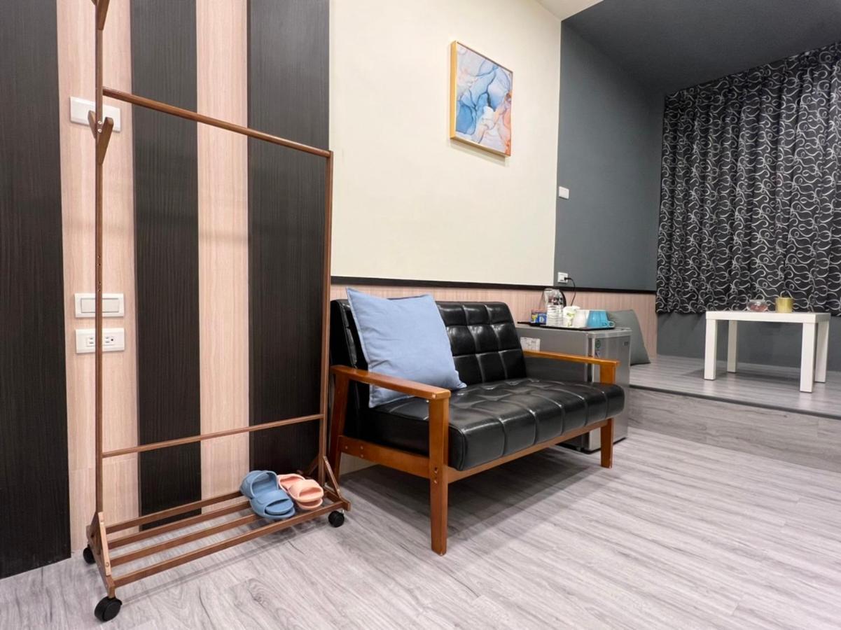 Reise Guesthouse 喜遊旅宿 ゲストハウス 旅マニア Тайнань Екстер'єр фото