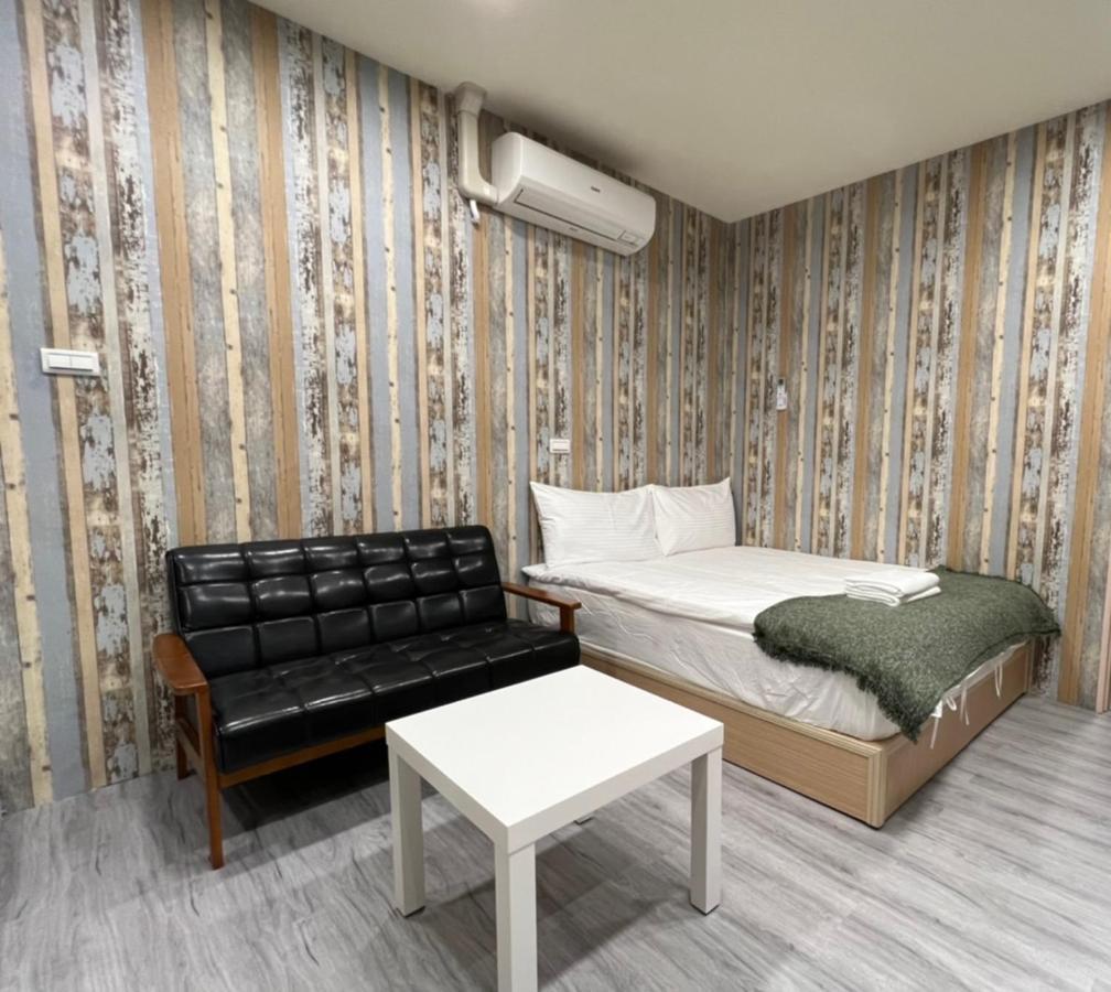 Reise Guesthouse 喜遊旅宿 ゲストハウス 旅マニア Тайнань Екстер'єр фото